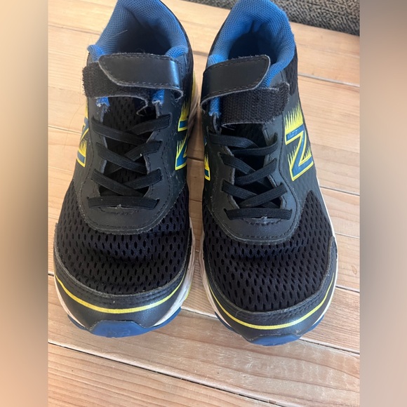 New Balance tennis shoes youth size 1 - Picture 2 of 7